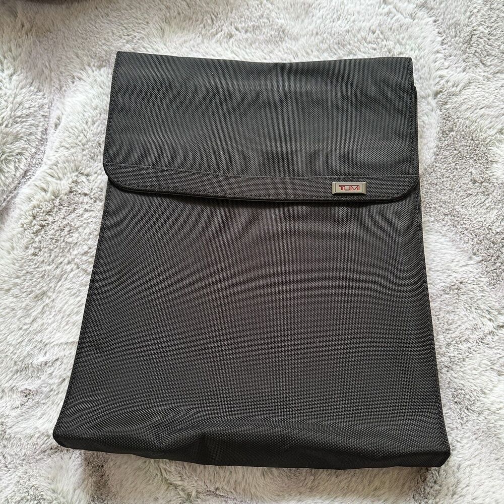 NWOT TUMI Welded Laptop Sleeve with Magnetic Closure